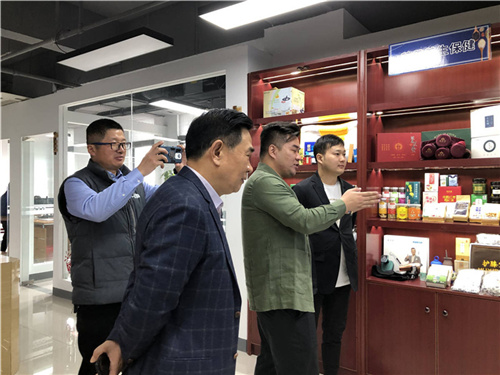 微达国际周总来我公司参观交流